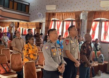 Ibadah Minggu, Wakapolres Bintuni: Keamanan Adalah Tanggung Jawab Bersama