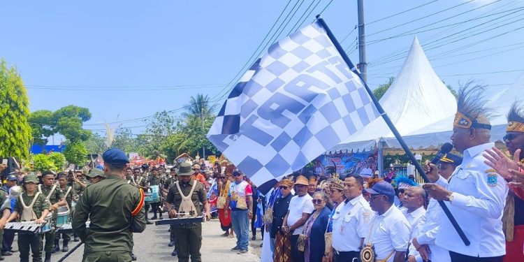 Pawai Budaya HUT ke-27 Papua, Gubernur Mandacan: Ajang Ini Memperkuat Persatuan Antar Suku