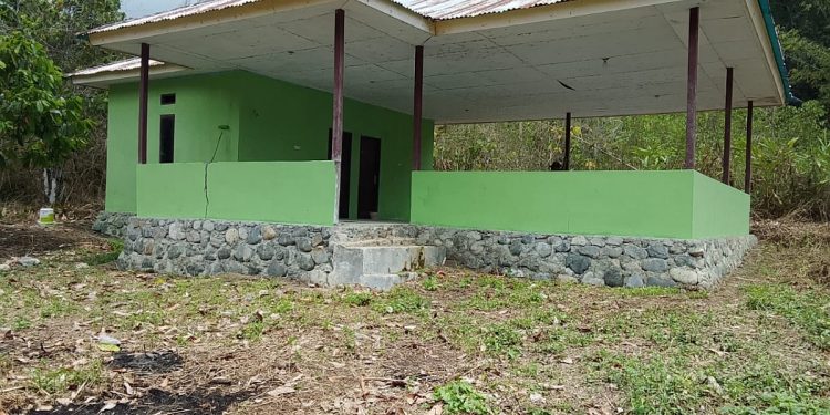 Tak Hanya Rumah, Satgas TMMD Juga Memperbaiki Balai Kampung Yamboi