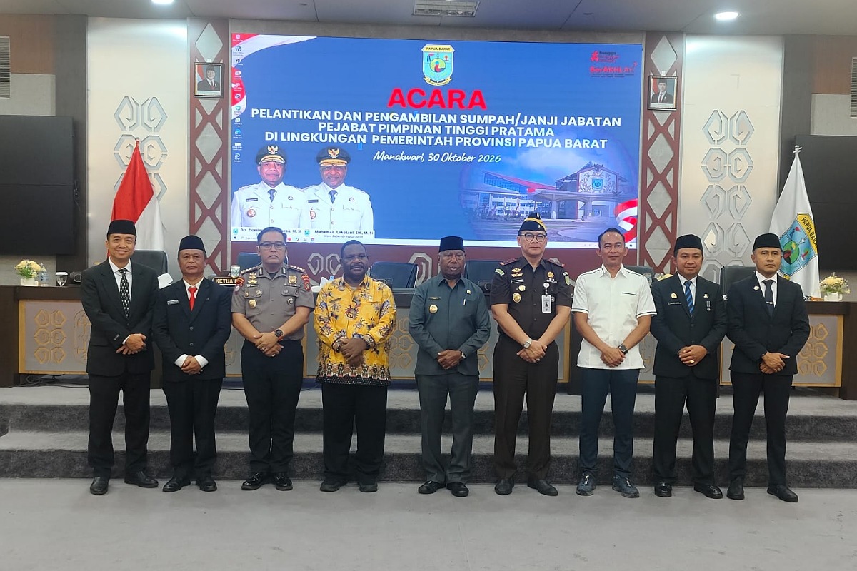 Lantik Empat Pejabat, Gubernur Mandacan: Rotasi Bukan Kekurangan, Melainkan Kepercayaan untuk Mengabdi